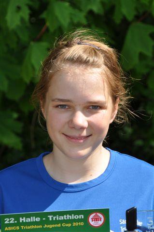 Anna Lamm (mit Urkunde)