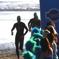 Sven kommt aus dem Wasser