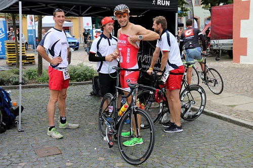 vor dem Rennen sind alle noch ganz locker drauf...